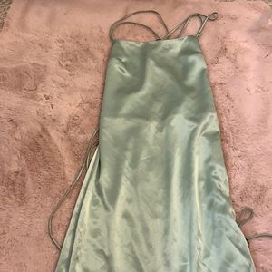 Satin dress very elegant with an open back.